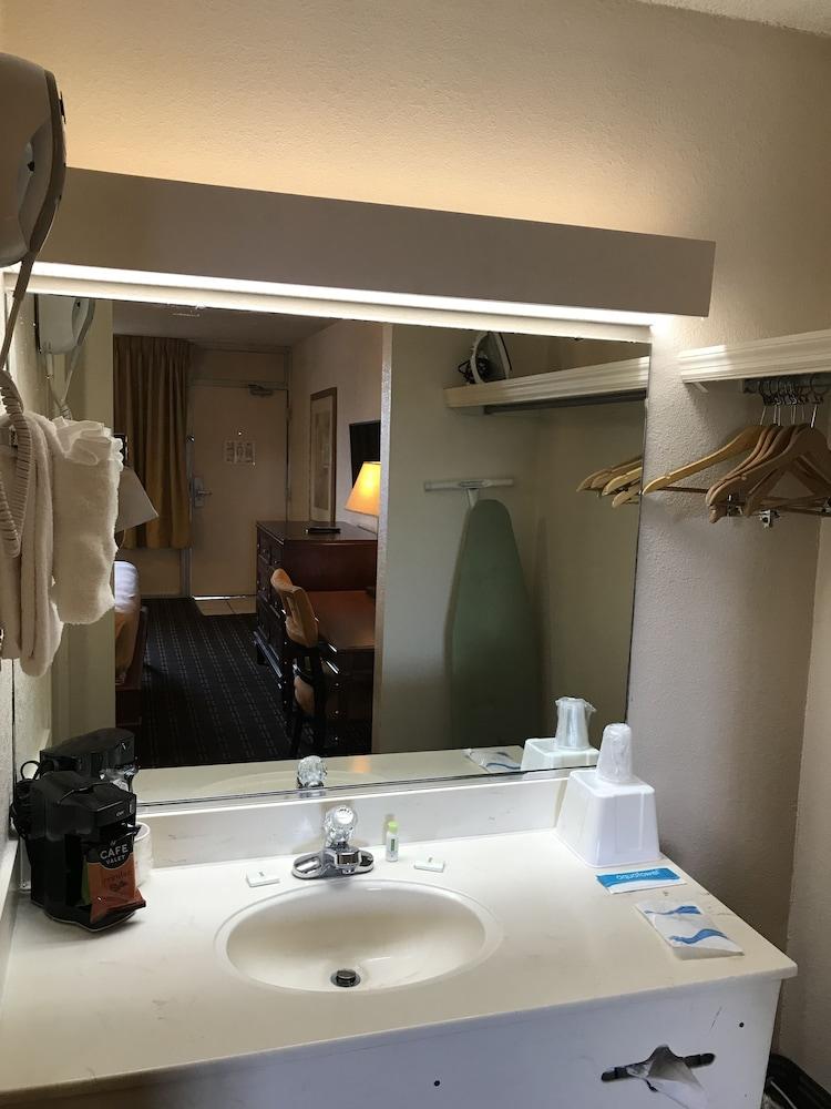 Quality Hotel Lake Magdalene