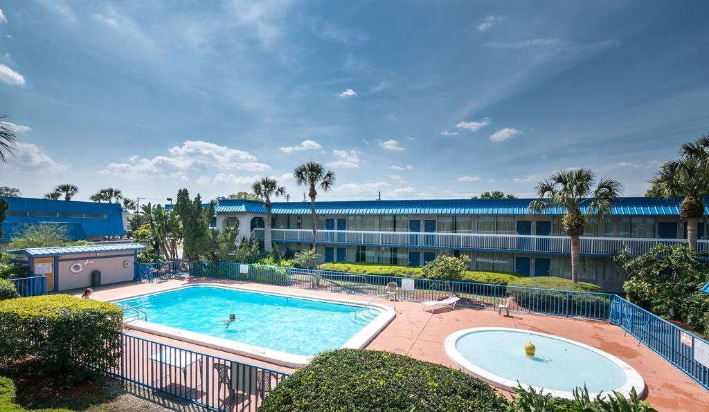 Quality Tampa Hotel 2*