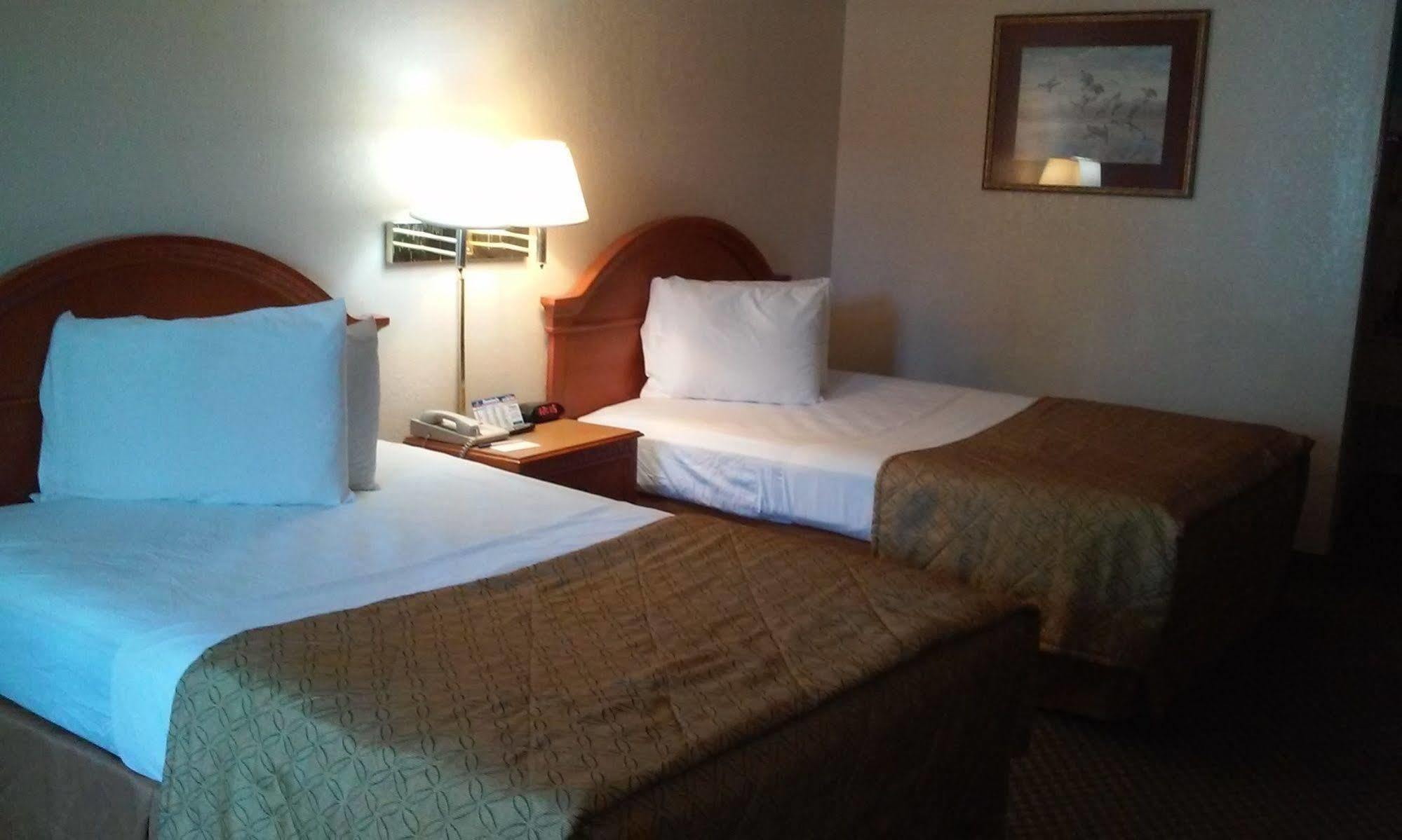 Quality Tampa Hotel 2*