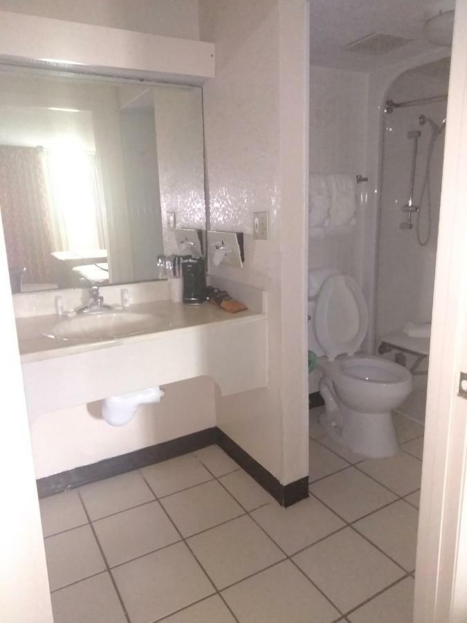 Quality Tampa Hotel 2*